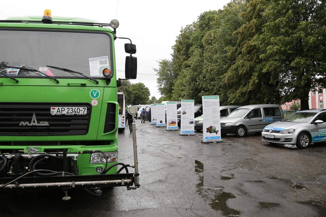 Выставочная экспозиция газомоторной техники ОАО "Газпром трансгаз Беларусь" в Крупках