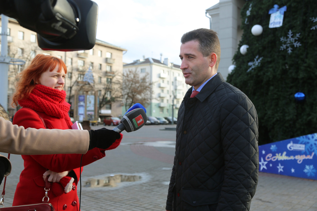 Юрий Ляшенко дает интервью общенациональным телеканалам