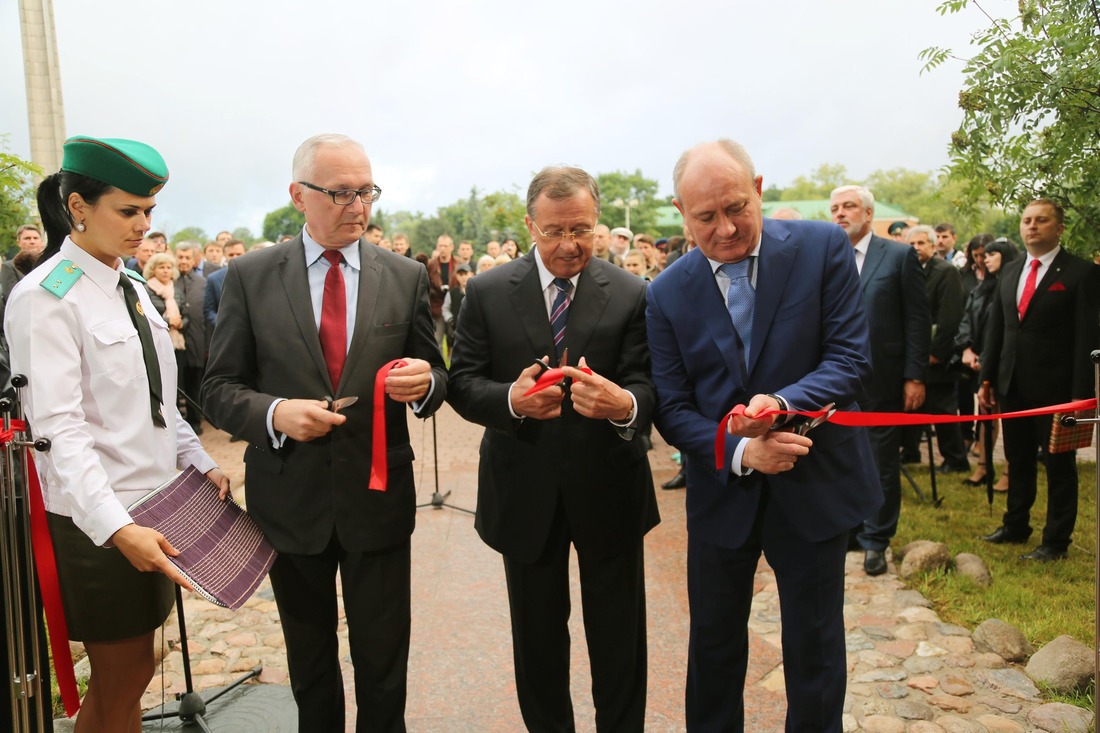 Борис Светлов, Константин Сумар и Виталий Маркелов во время церемонии открытия музея