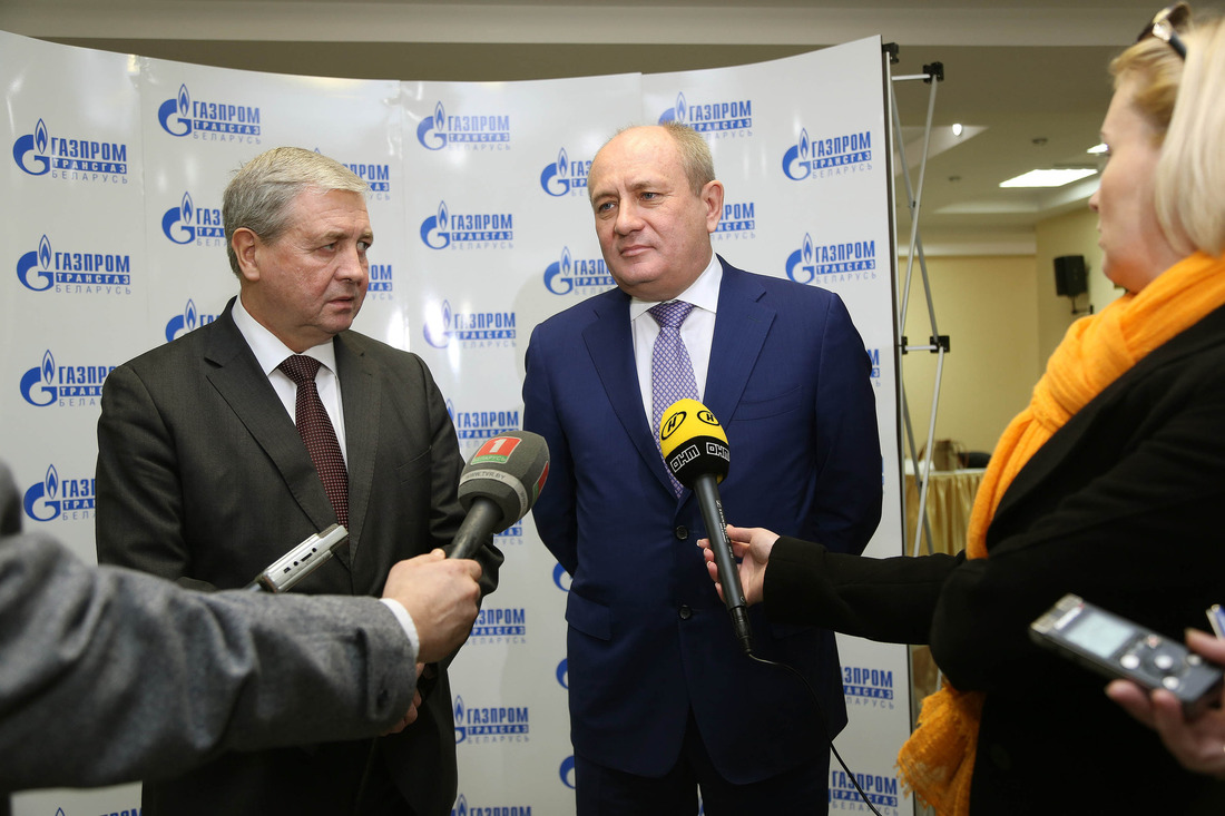 Во время пресс-брифинга: Владимир Семашко (слева) и Виталий Маркелов