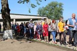 Во время церемонии возложения цветов