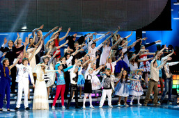 Участники проекта "Я пою!" на сцене Дворца Республики