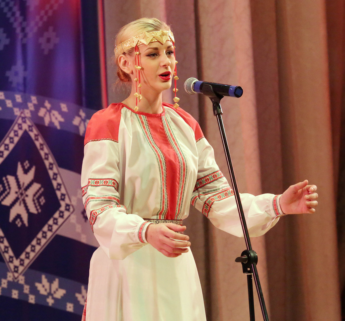 Елизавета Заяц (16 лет, Осиповичское УМГ) исполняет народную песню "Вецярок вее"